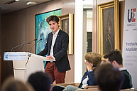 Begrüßung durch den stellvertretenden Vorsitzenden der Jungen Europäischen Föderalist:innen Berlin-Brandenburg Valentin Petri